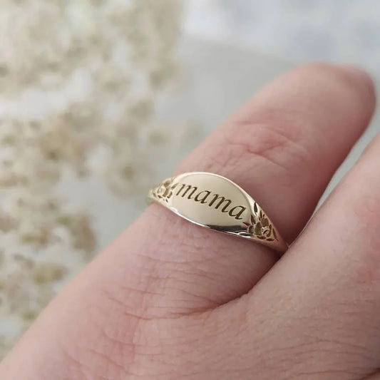 Anillo “Mamá” Elegante Grabado – Regalo Día de las Madres
