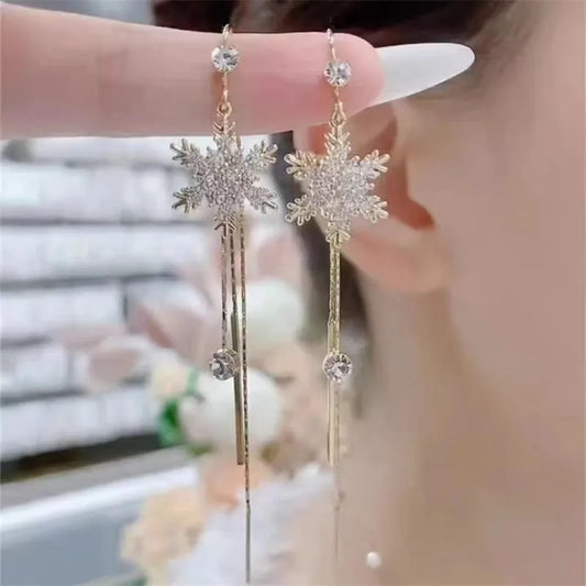 Aretes Copo de Nieve con Cristales – Estilo Largo y Sofisticado, Diseño Femenino