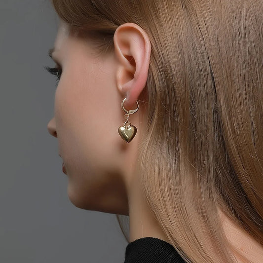 Set de Collar y Aretes Corazón Dorado | Joyería Elegante para Mujer