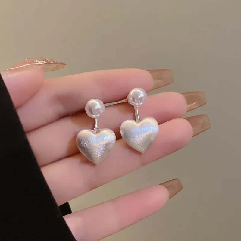 Aretes Colgantes Corazón Perlado – Estilo Romántico