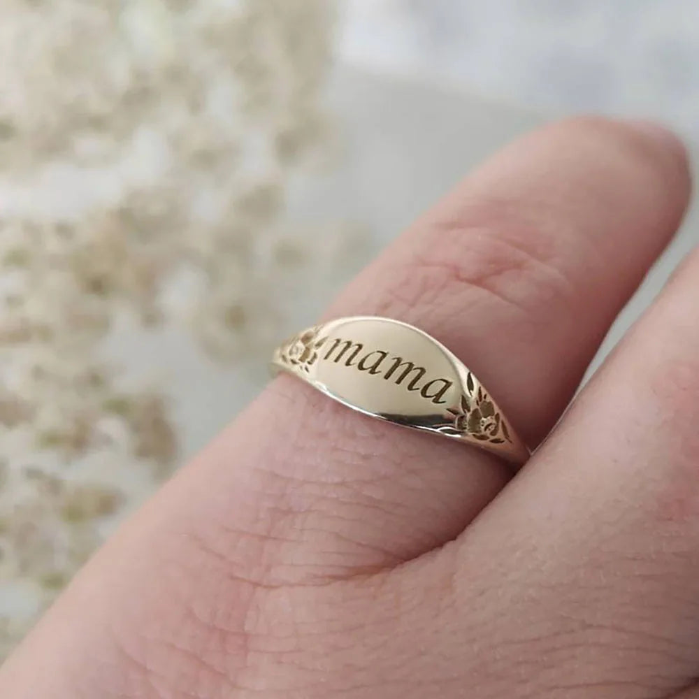 Anillo “Mamá” Elegante Grabado – Regalo Día de las Madres