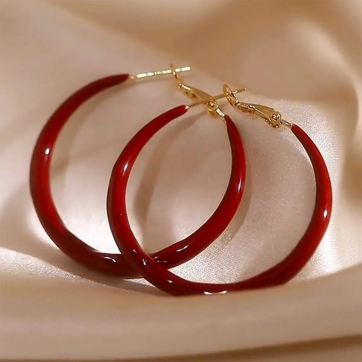Aretes Elegantes – Joyería para Mujer, Diseño Femenino de Lujo