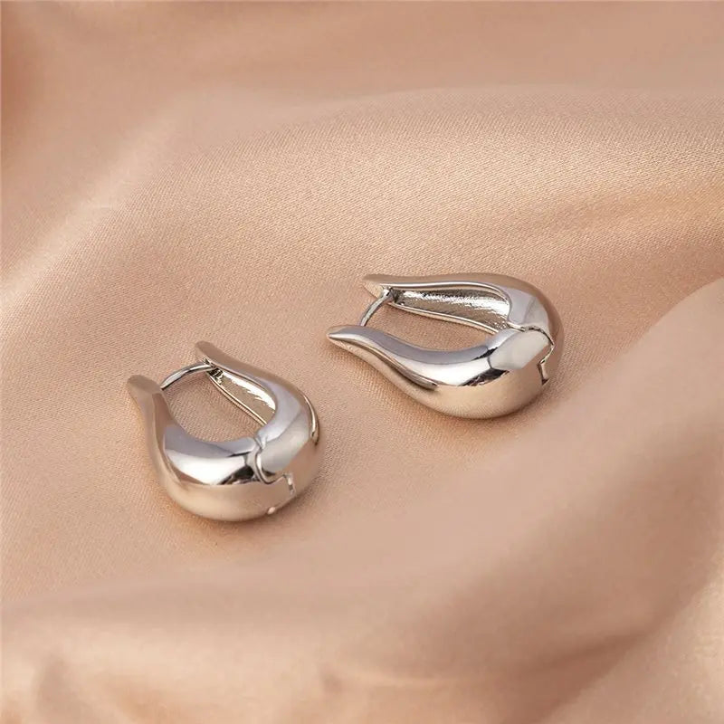 Aretes Irregulares Dorados de Acero Inoxidable – Diseño Moderno