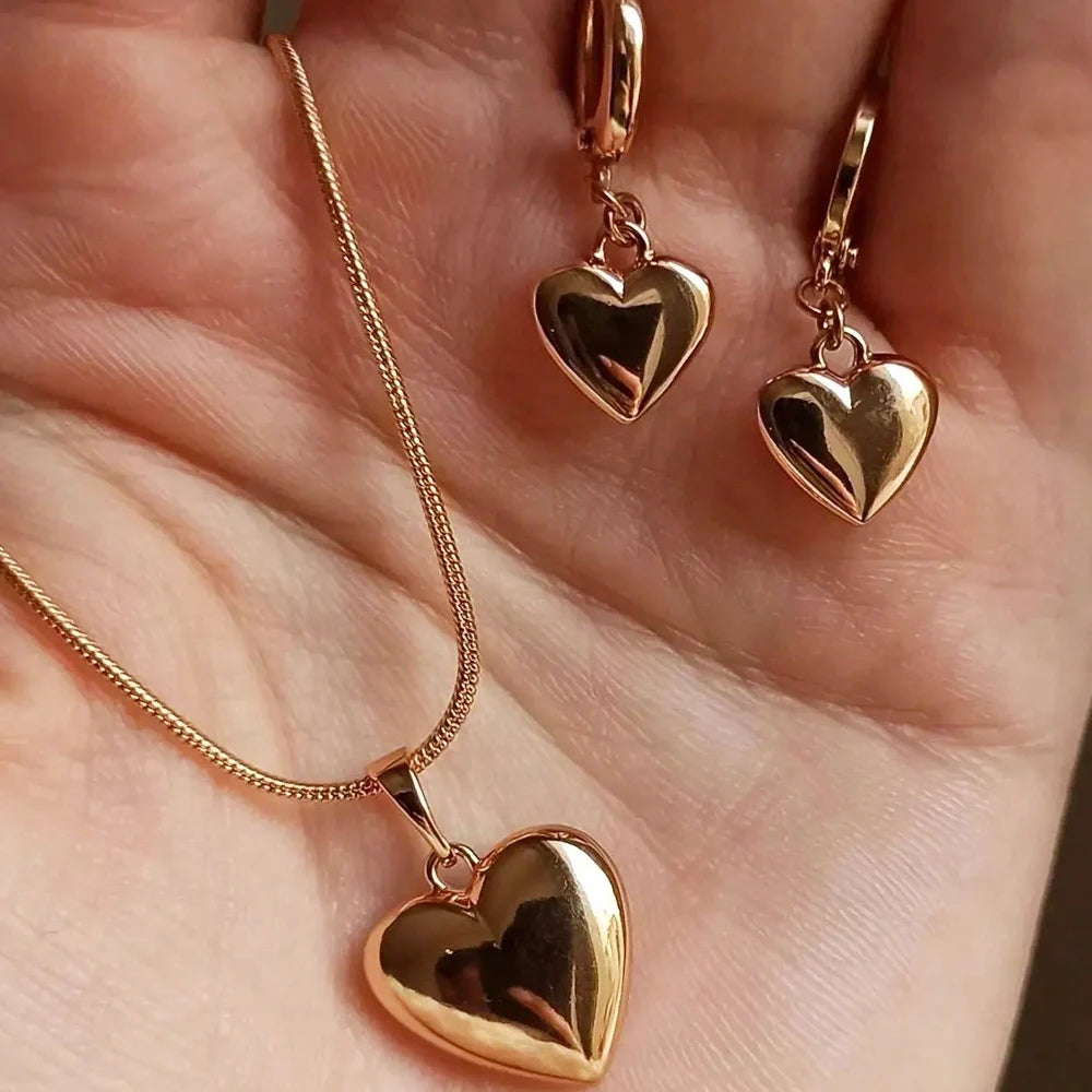 Set de Collar y Aretes Corazón Dorado | Joyería Elegante para Mujer