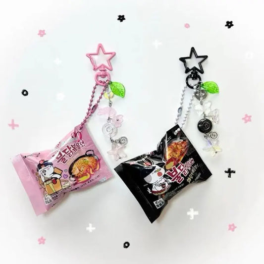 Llavero Inspirado en Ramen Coreano Carbonara Rosa – Diseño Cute en Resina