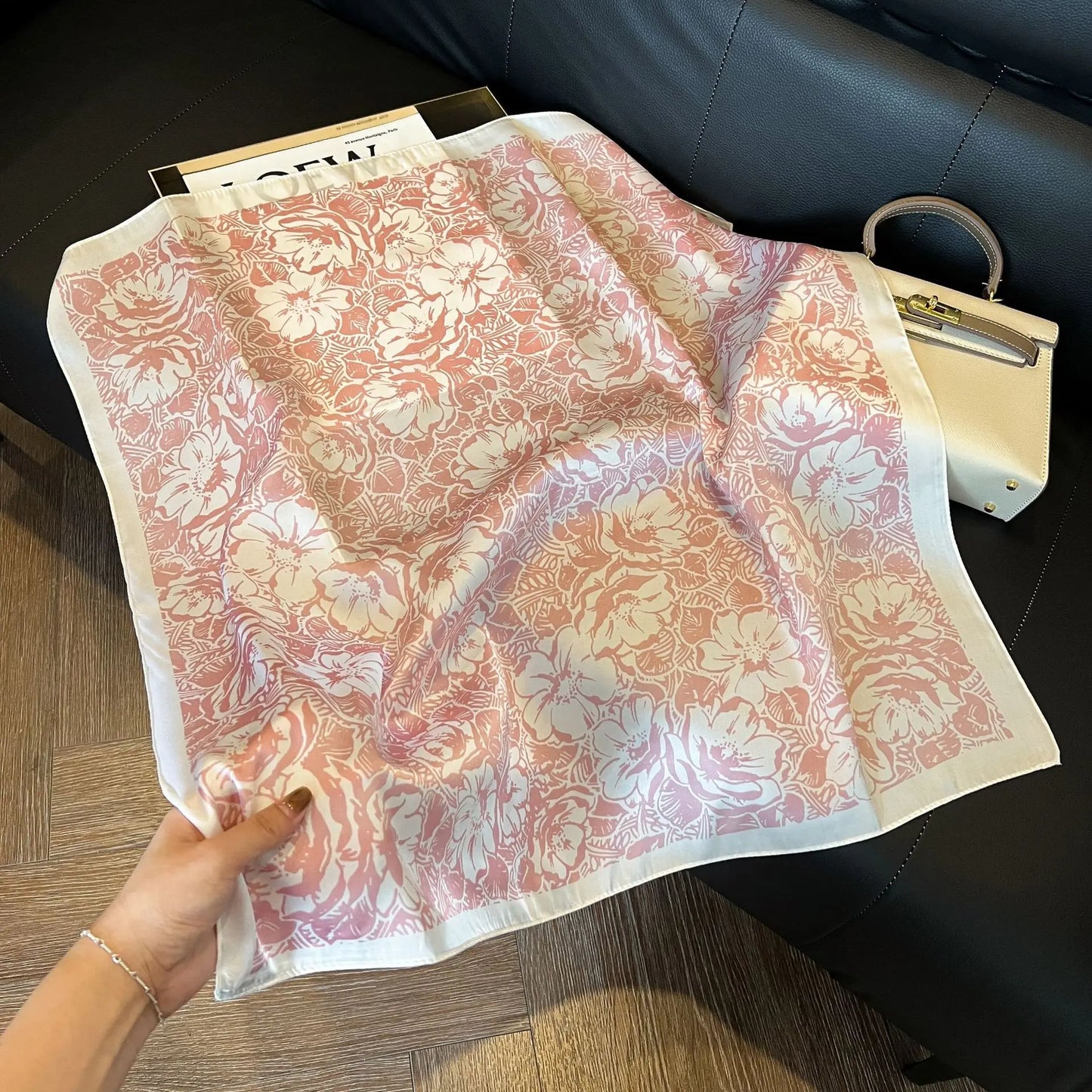 Pañuelo Elegante Tipo Seda Cuadrado para Mujer - Estilo Chic