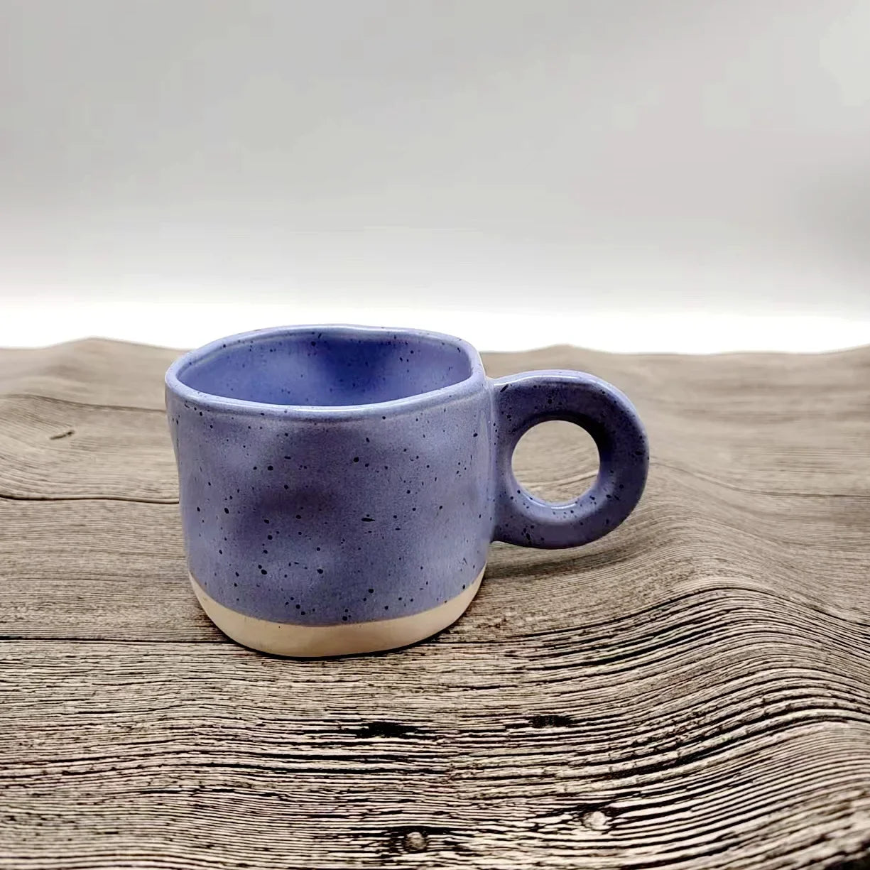 Taza de Cerámica con Asa de Anillo - Diseño Nórdico Moteado 250ml
