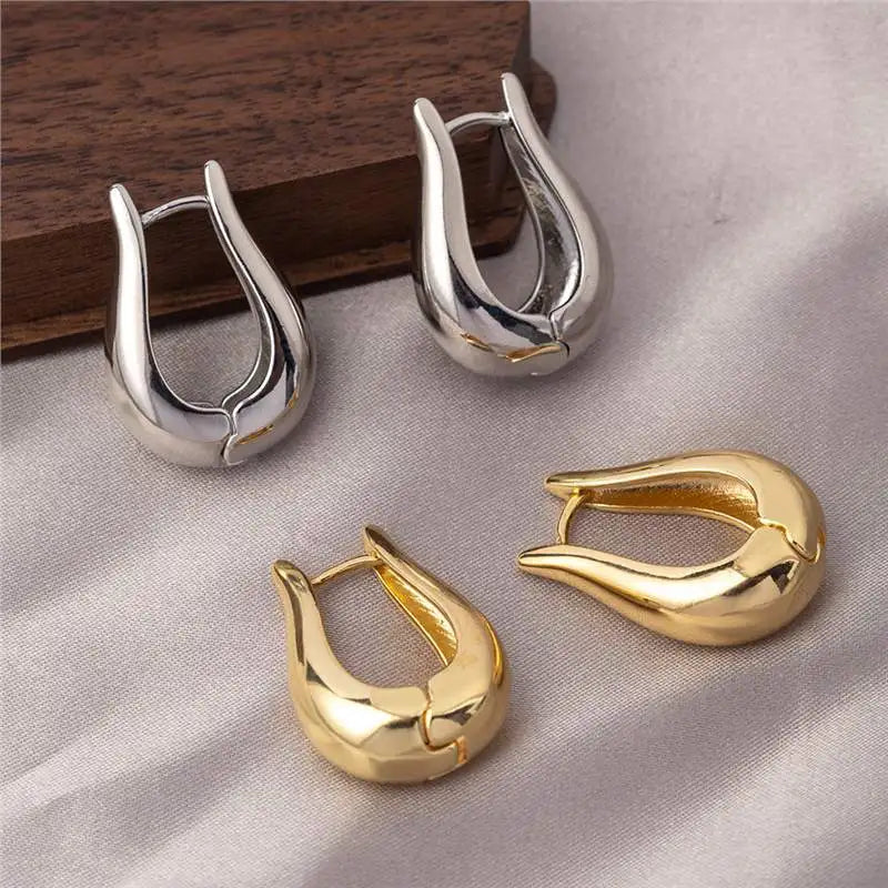 Aretes Irregulares Dorados de Acero Inoxidable – Diseño Moderno