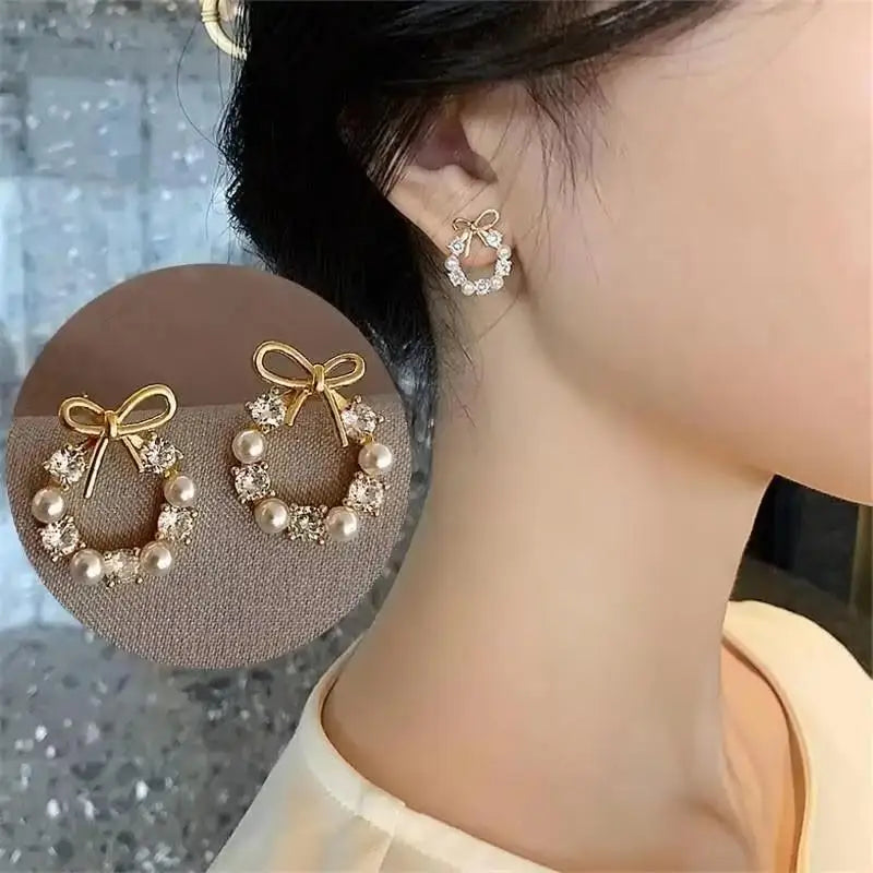 Aretes Tulipán con Moño – Plata y Flor Blanca, Elegantes
