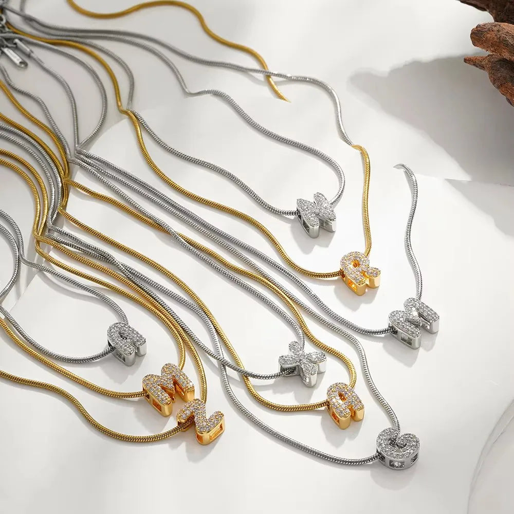 Collar con Inicial A-Z en Zirconia – Acero Inoxidable Chapado