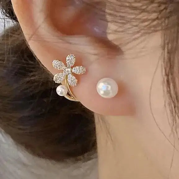 Aretes Tulipán con Moño – Plata y Flor Blanca, Elegantes