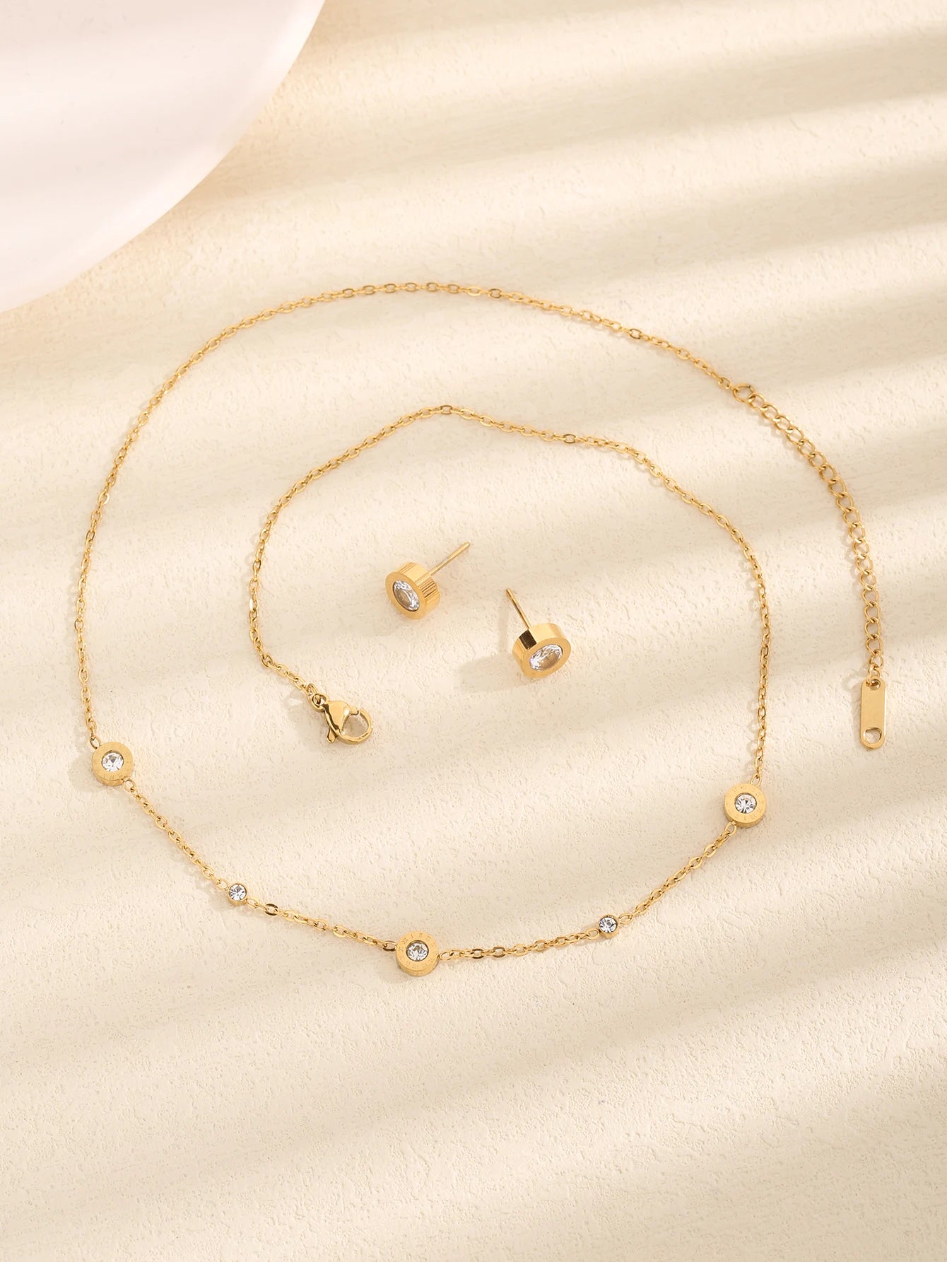 Set de Joyería Elegante con Cristales – Collar, Pulsera y Aretes