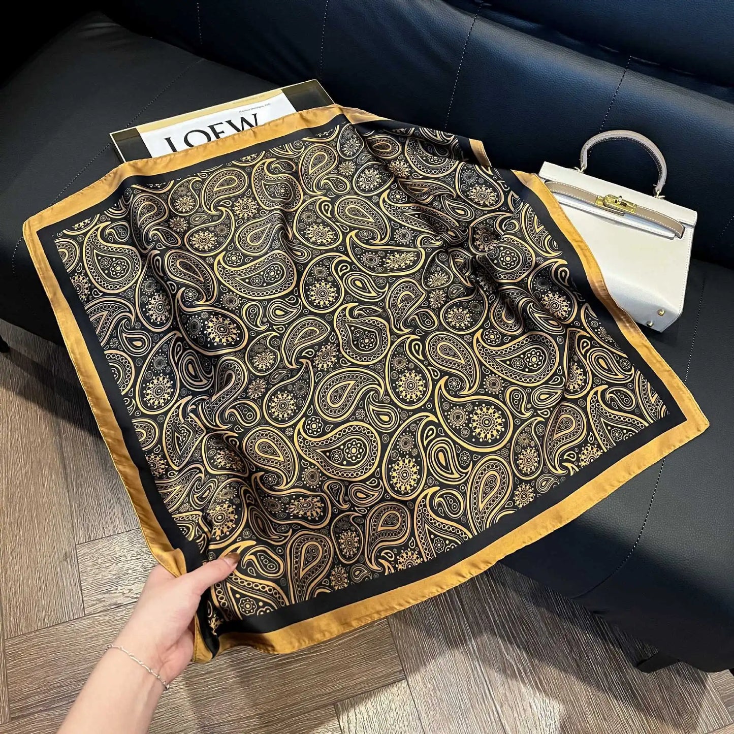 Pañuelo Elegante Tipo Seda Cuadrado para Mujer - Estilo Chic