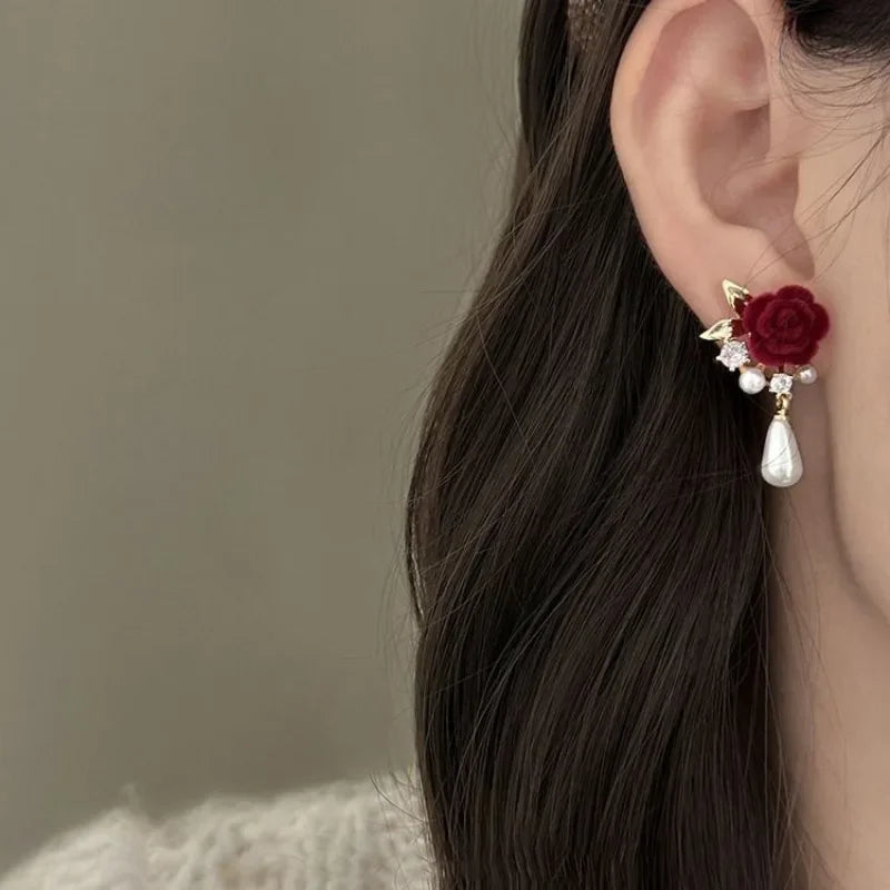 Aretes Elegantes – Joyería para Mujer, Diseño Femenino de Lujo