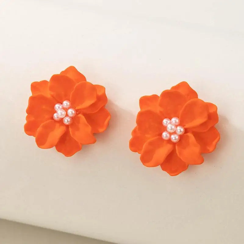 Aretes Tulipán con Moño – Plata y Flor Blanca, Elegantes
