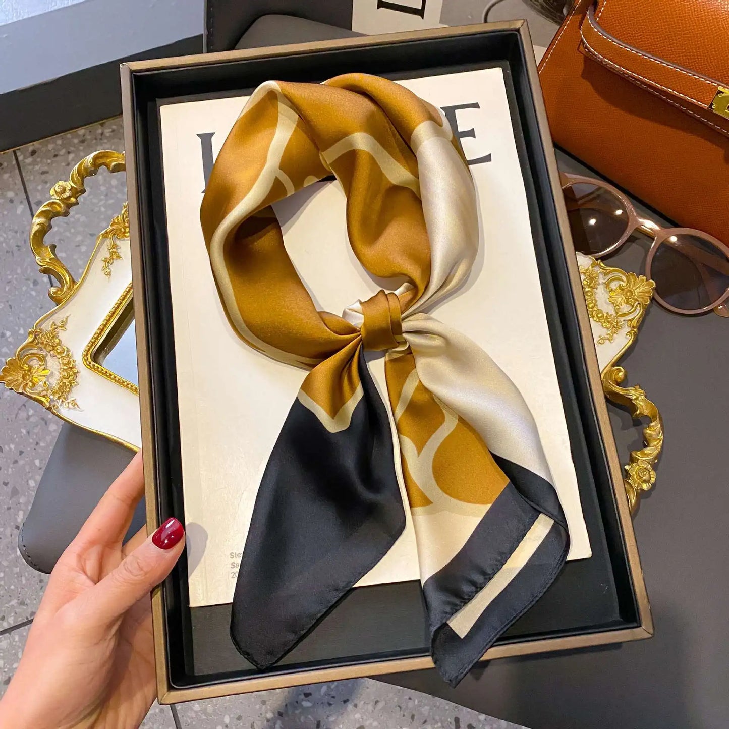 Pañuelo Elegante Tipo Seda Cuadrado para Mujer - Estilo Chic