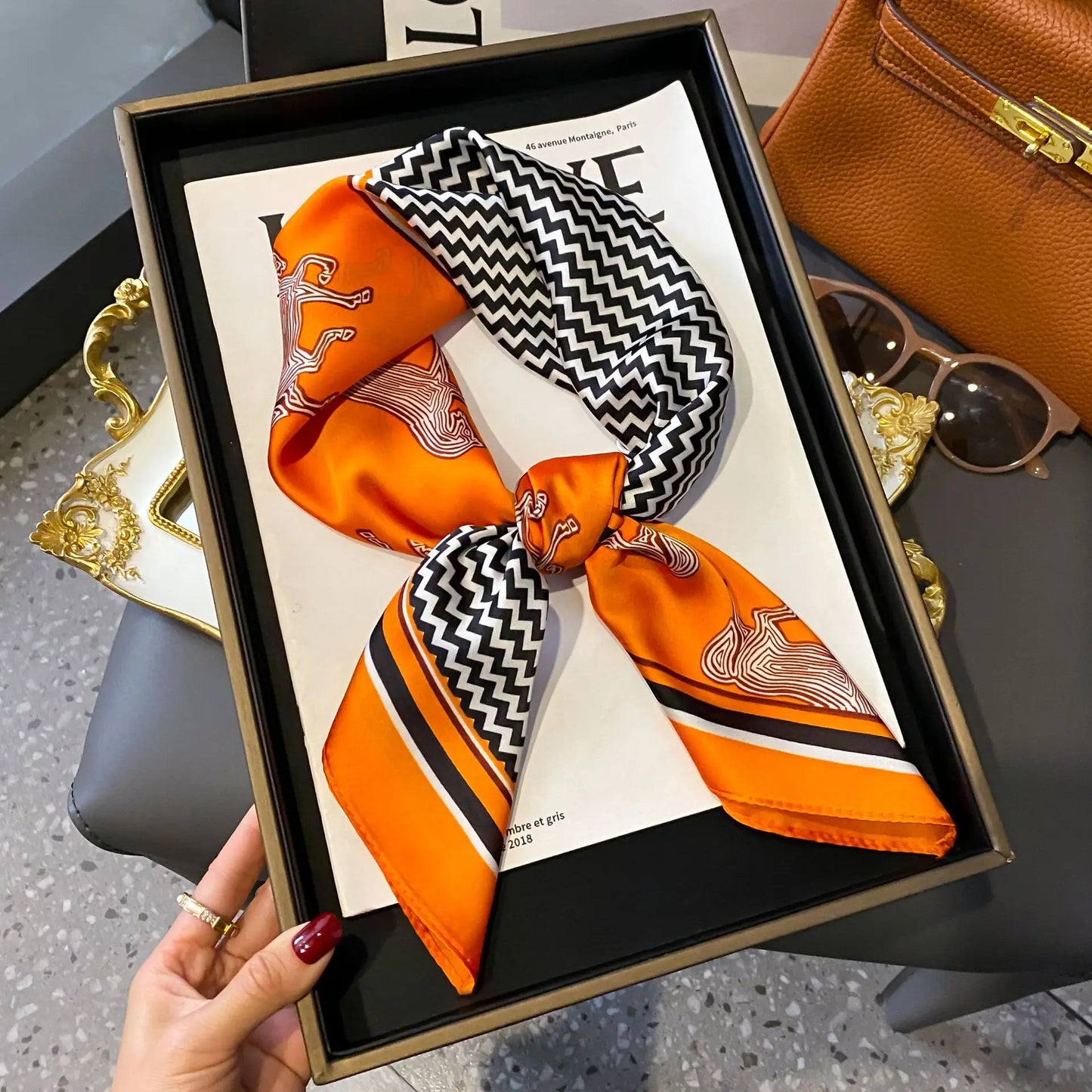 Pañuelo Elegante Tipo Seda Cuadrado para Mujer - Estilo Chic