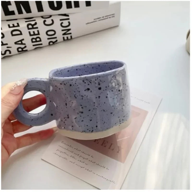 Taza de Cerámica con Asa de Anillo - Diseño Nórdico Moteado 250ml