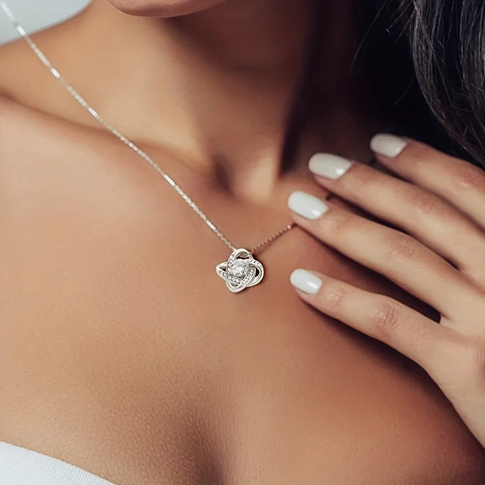 Collar “Mom” con Mensaje Emotivo y Caja – Regalo Día de las Madres