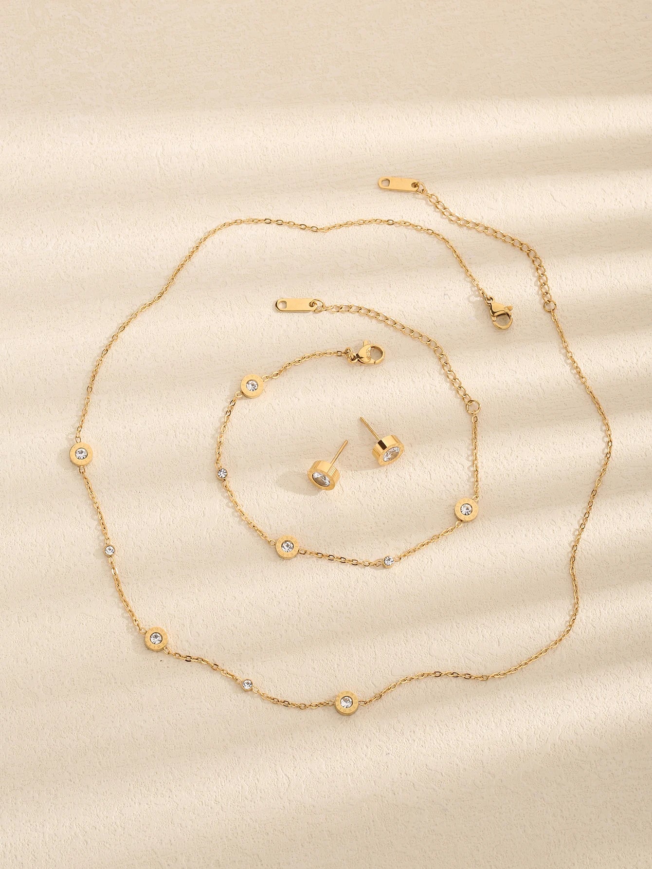 Set de Joyería Elegante con Cristales – Collar, Pulsera y Aretes