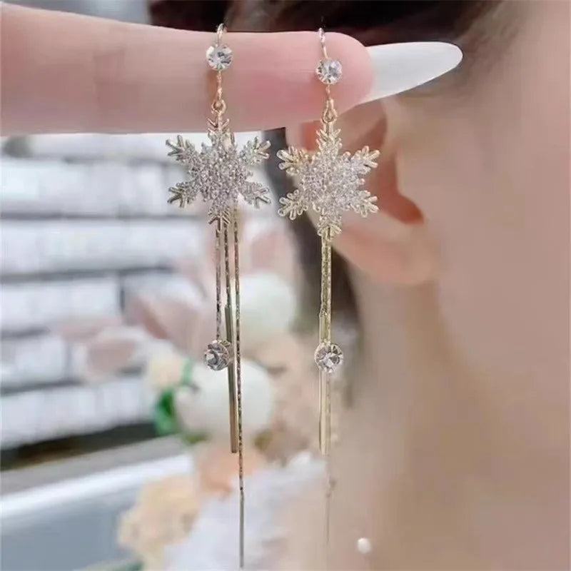 Aretes Copo de Nieve con Cristales – Estilo Largo y Sofisticado, Diseño Femenino