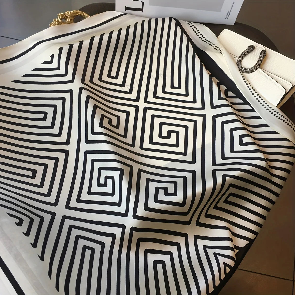 Pañuelo Elegante Tipo Seda Cuadrado para Mujer - Estilo Chic