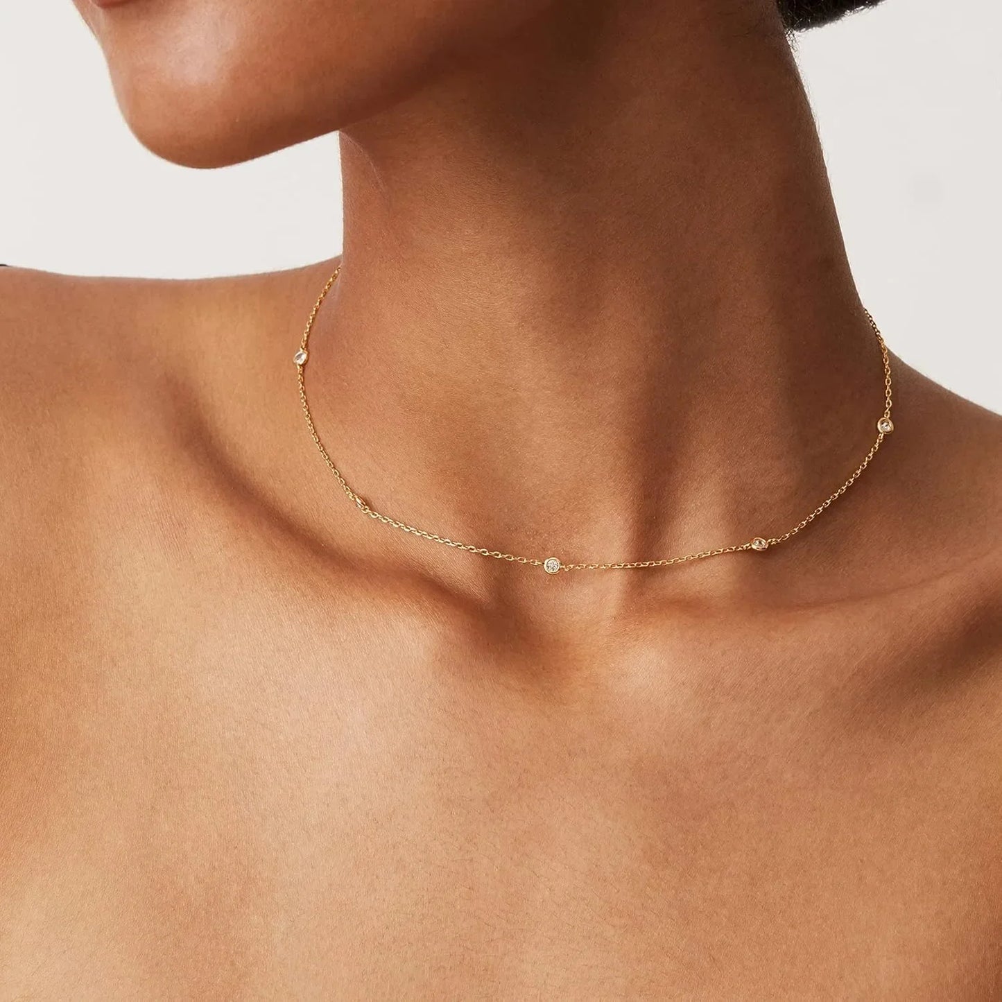 Collar Minimalista con Zirconias Brillantes Chapado en Oro