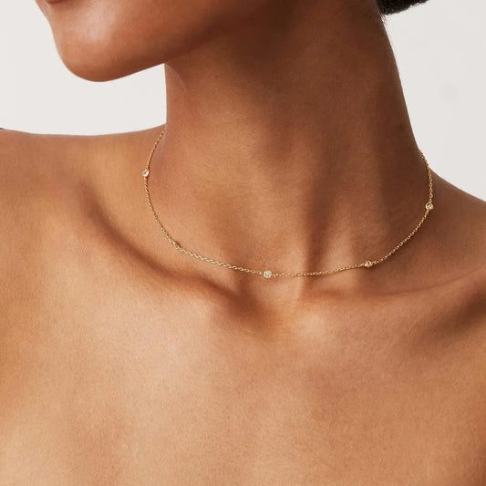 Collar Minimalista con Zirconias Brillantes Chapado en Oro