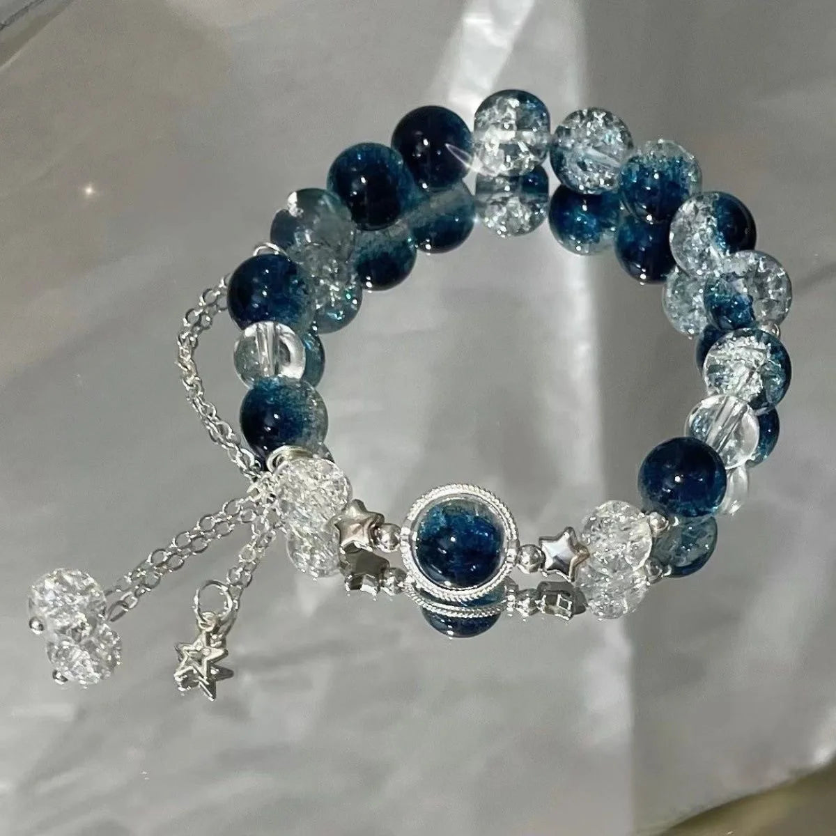 Pulsera Fina con Destellos – Accesorio de Noche, Look Glam