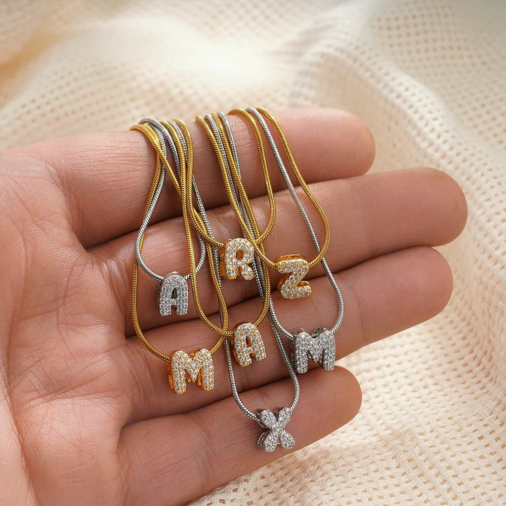 Collar con Inicial A-Z en Zirconia – Acero Inoxidable Chapado