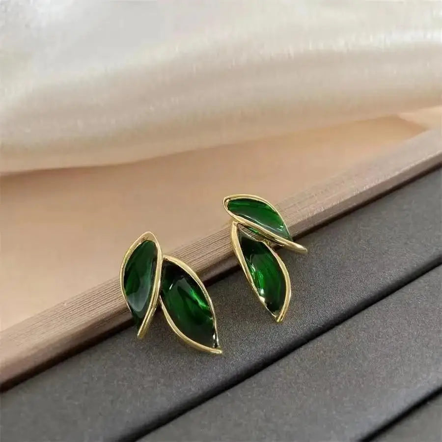 Aretes Tulipán con Moño – Plata y Flor Blanca, Elegantes