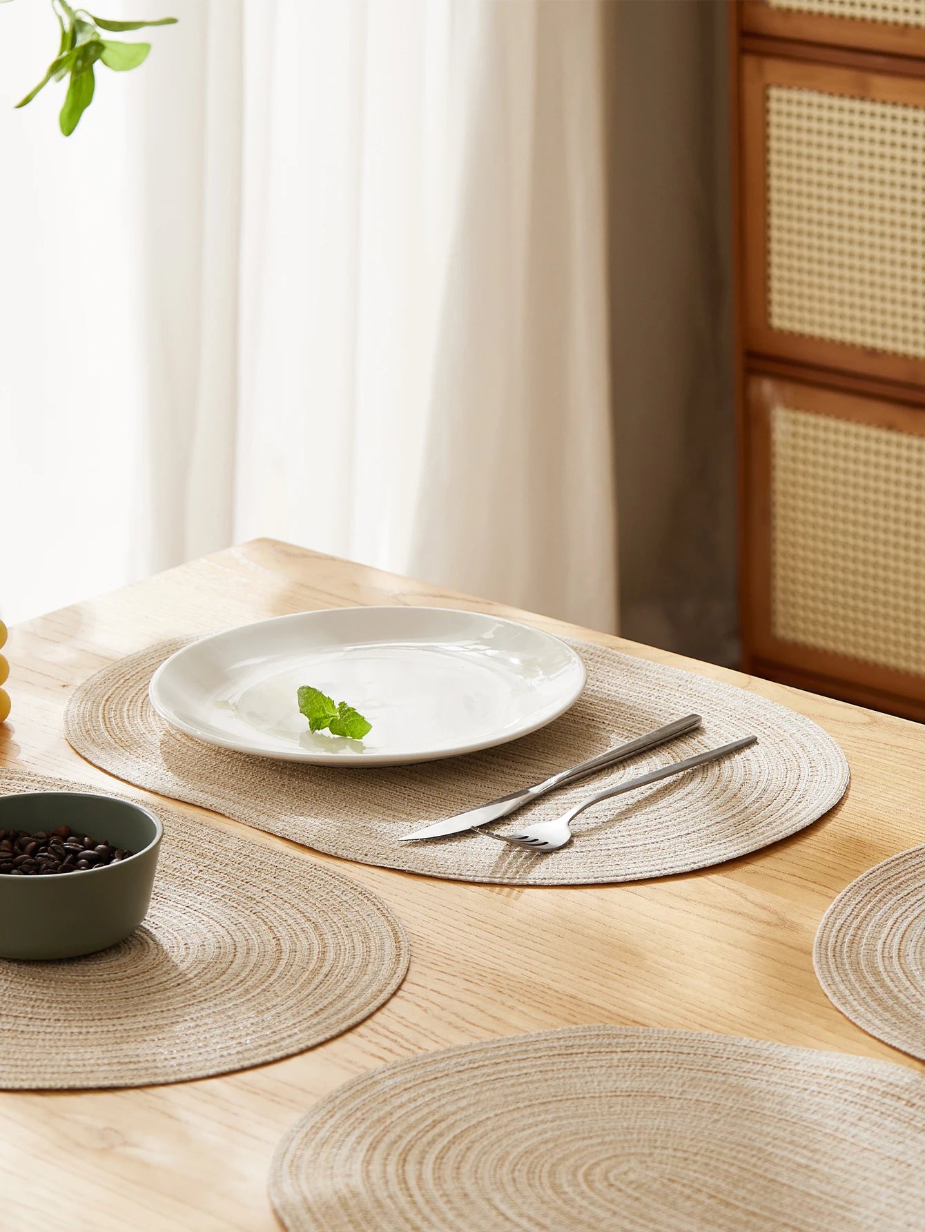 Set de Manteles Individuales Ovalados – Estilo Minimalista
