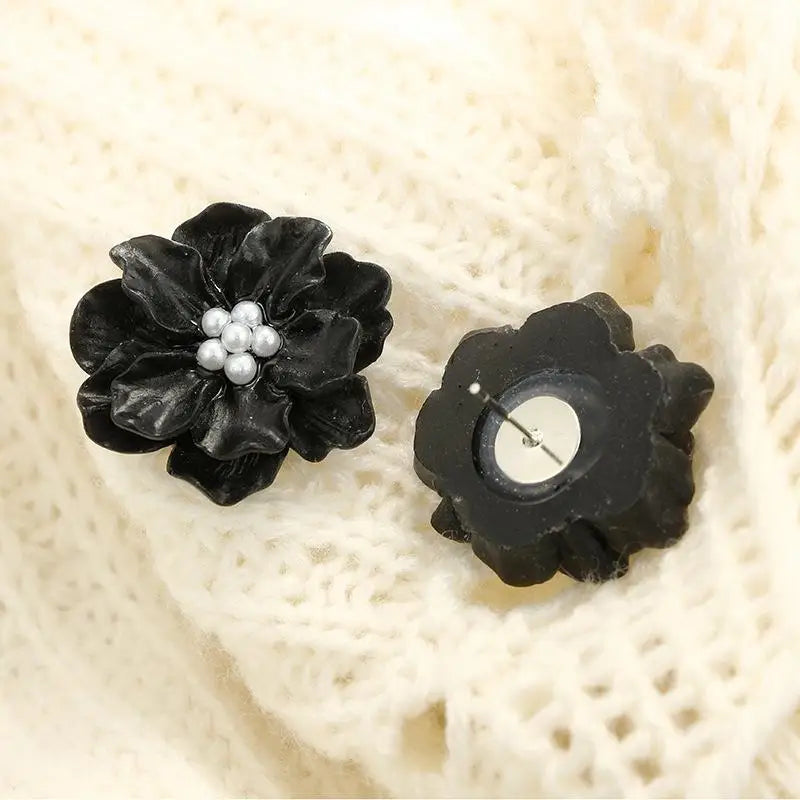 Aretes Tulipán con Moño – Plata y Flor Blanca, Elegantes