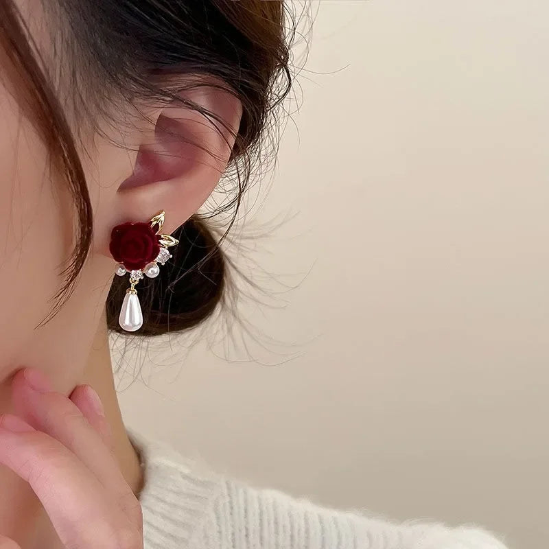 Aretes Elegantes – Joyería para Mujer, Diseño Femenino de Lujo