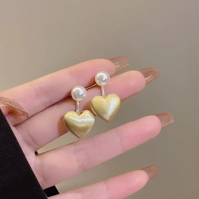 Aretes Colgantes Corazón Perlado – Estilo Romántico