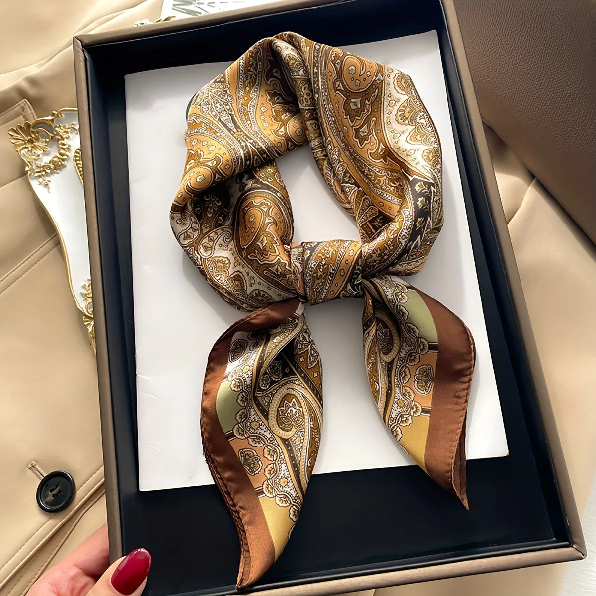 Pañuelo Elegante Tipo Seda Cuadrado para Mujer - Estilo Chic
