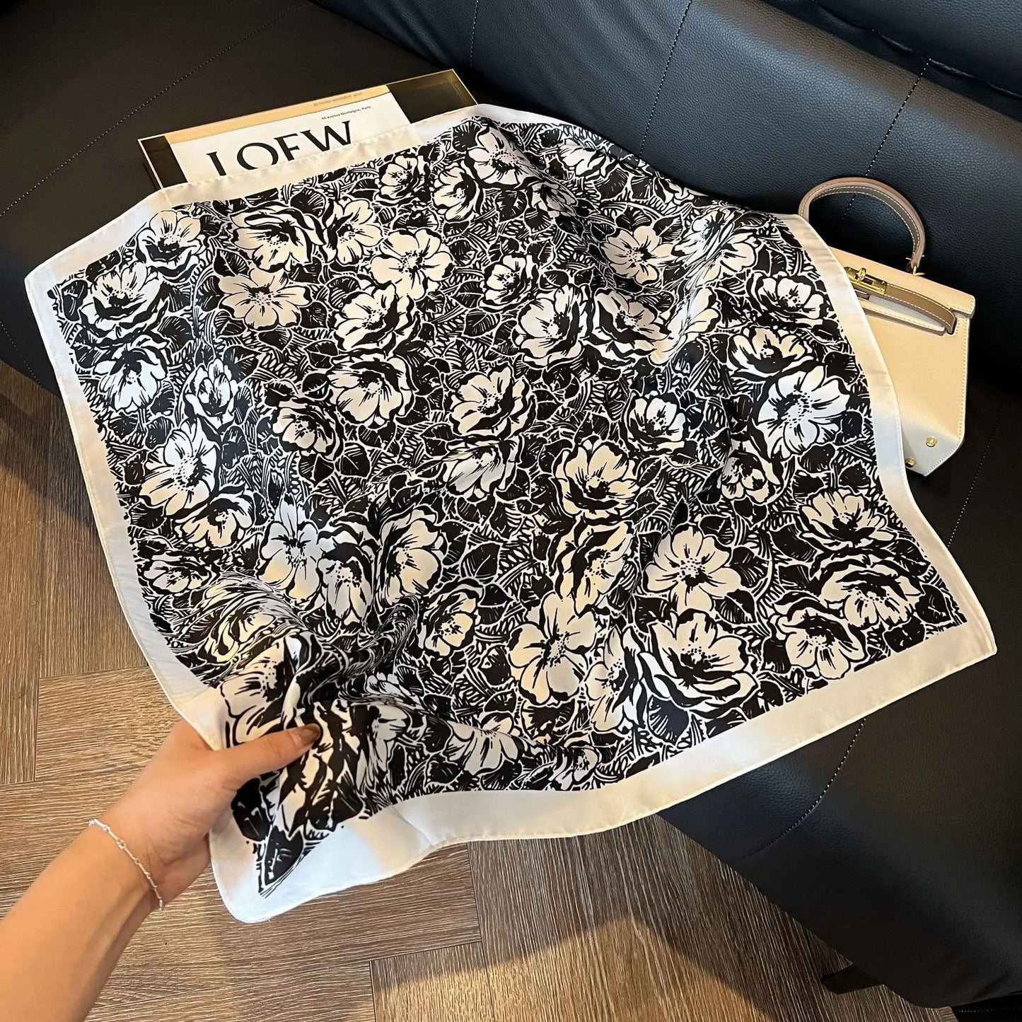 Pañuelo Elegante Tipo Seda Cuadrado para Mujer - Estilo Chic