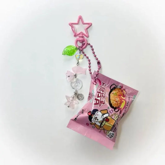 Llavero Inspirado en Ramen Coreano Carbonara Rosa – Diseño Cute en Resina