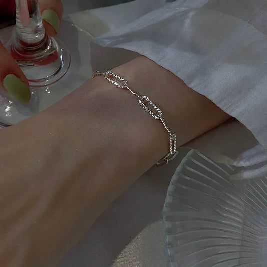 Pulsera Fina con Destellos – Accesorio de Noche, Look Glam
