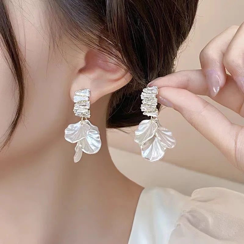 Aretes Elegantes – Joyería para Mujer, Diseño Femenino de Lujo