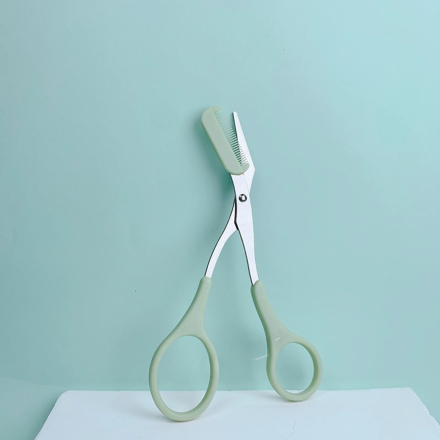 Tijeras para Cejas con Peine Integrado de Precisión