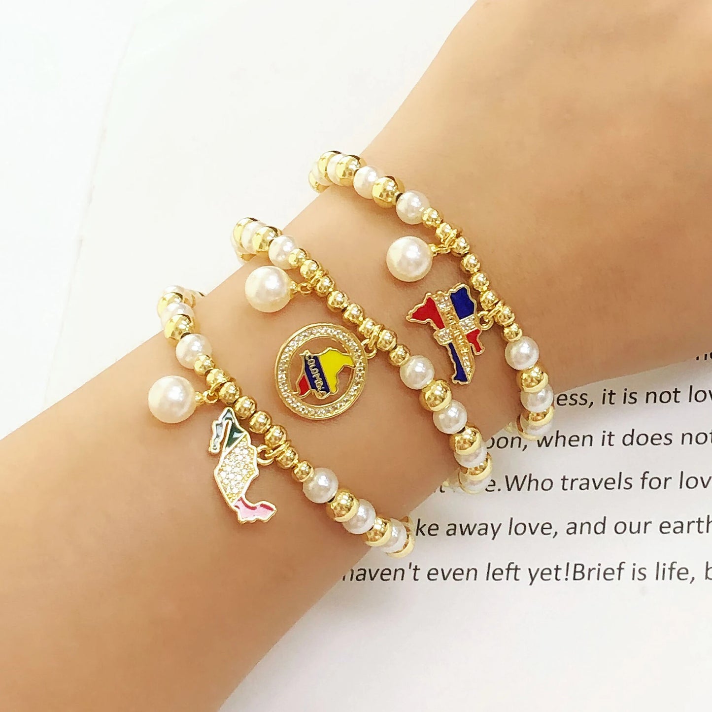 Pulsera Elástica con Dije de País