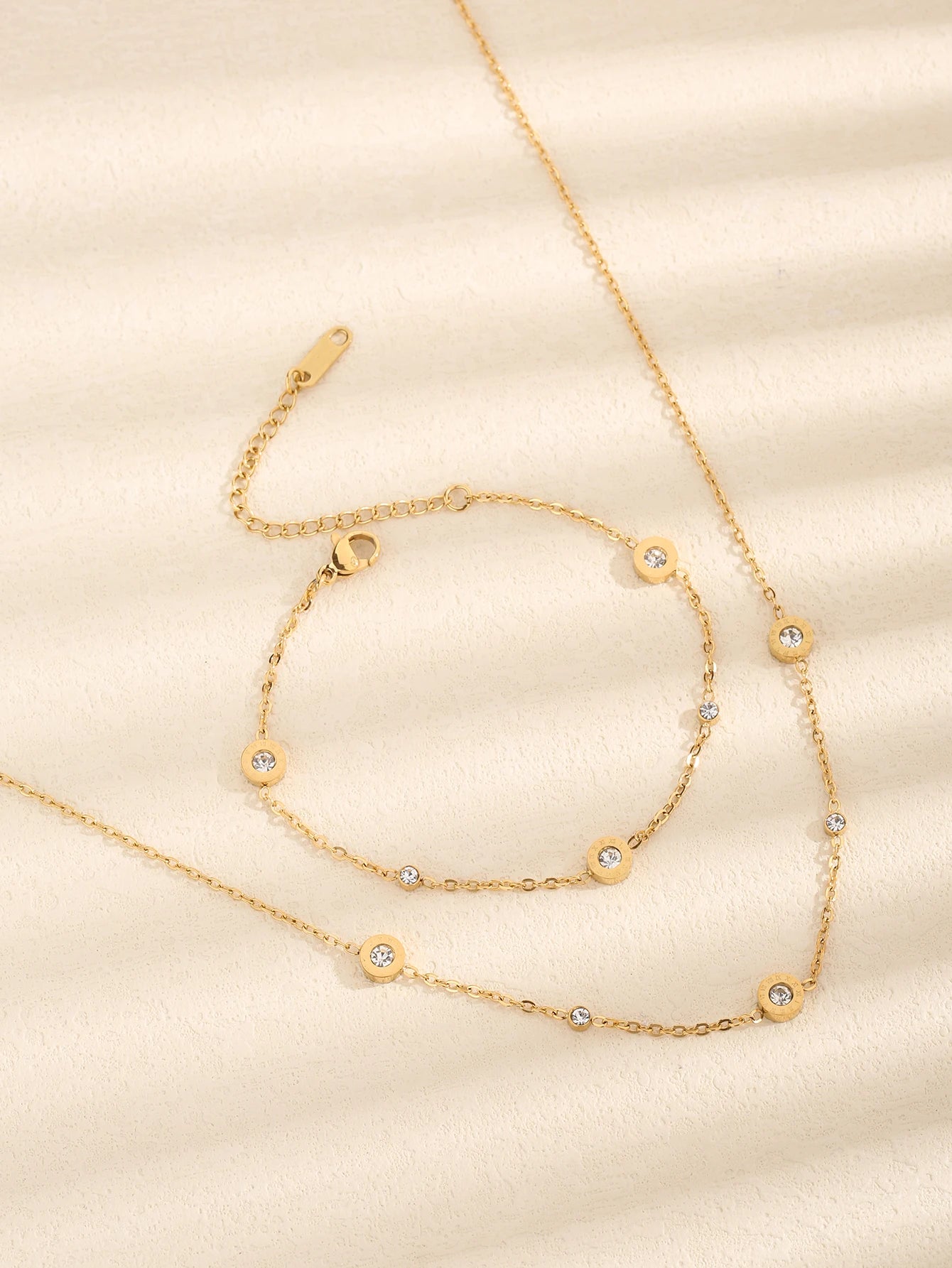 Set de Joyería Elegante con Cristales – Collar, Pulsera y Aretes