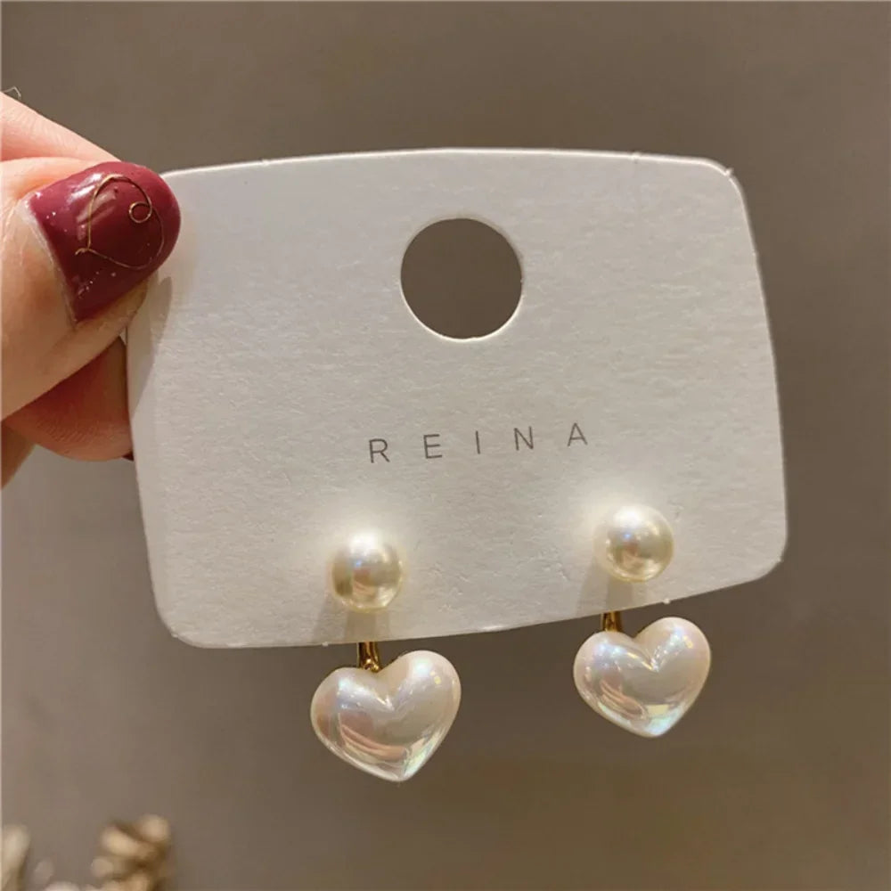 Aretes Colgantes Corazón Perlado – Estilo Romántico