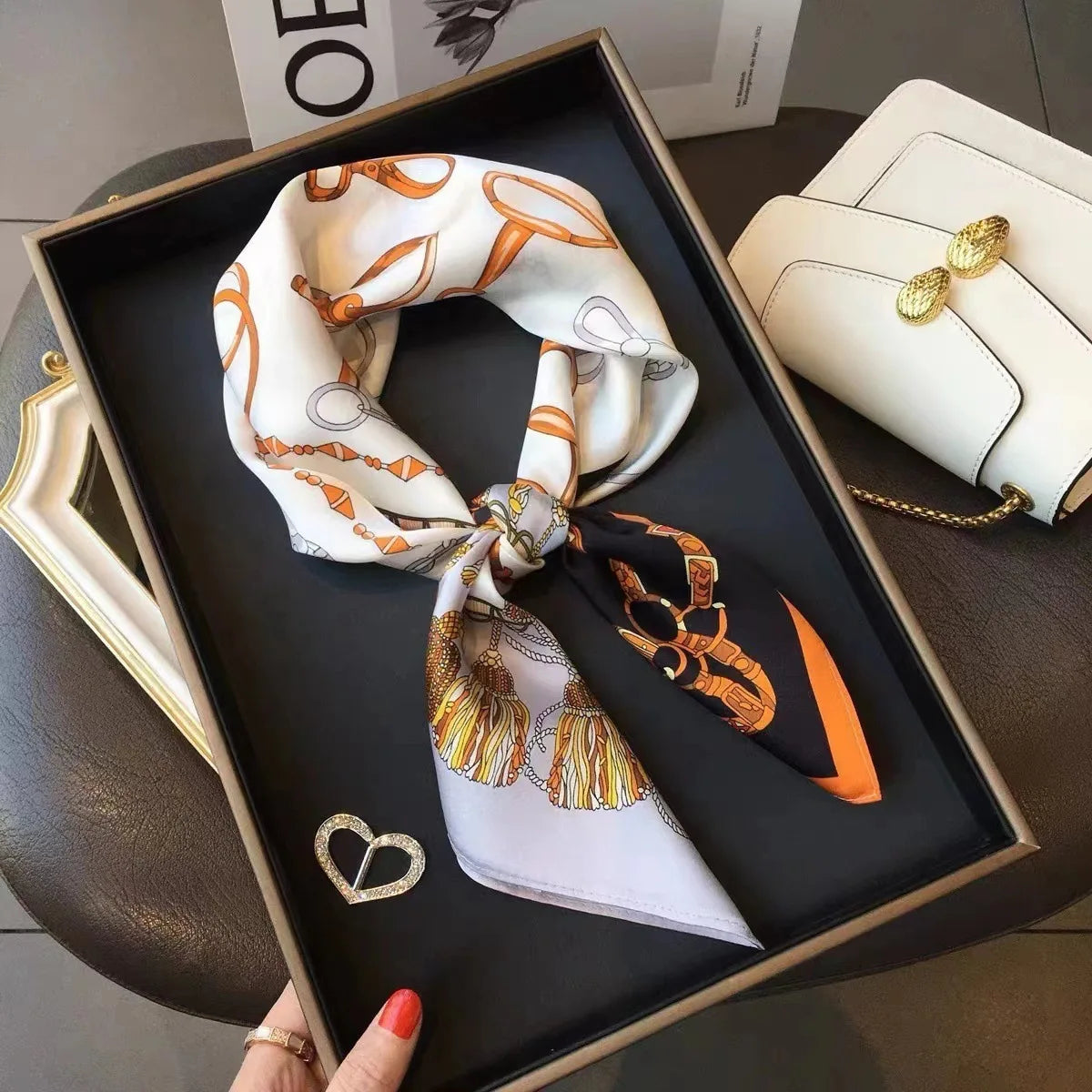 Pañuelo Elegante Tipo Seda Cuadrado para Mujer - Estilo Chic