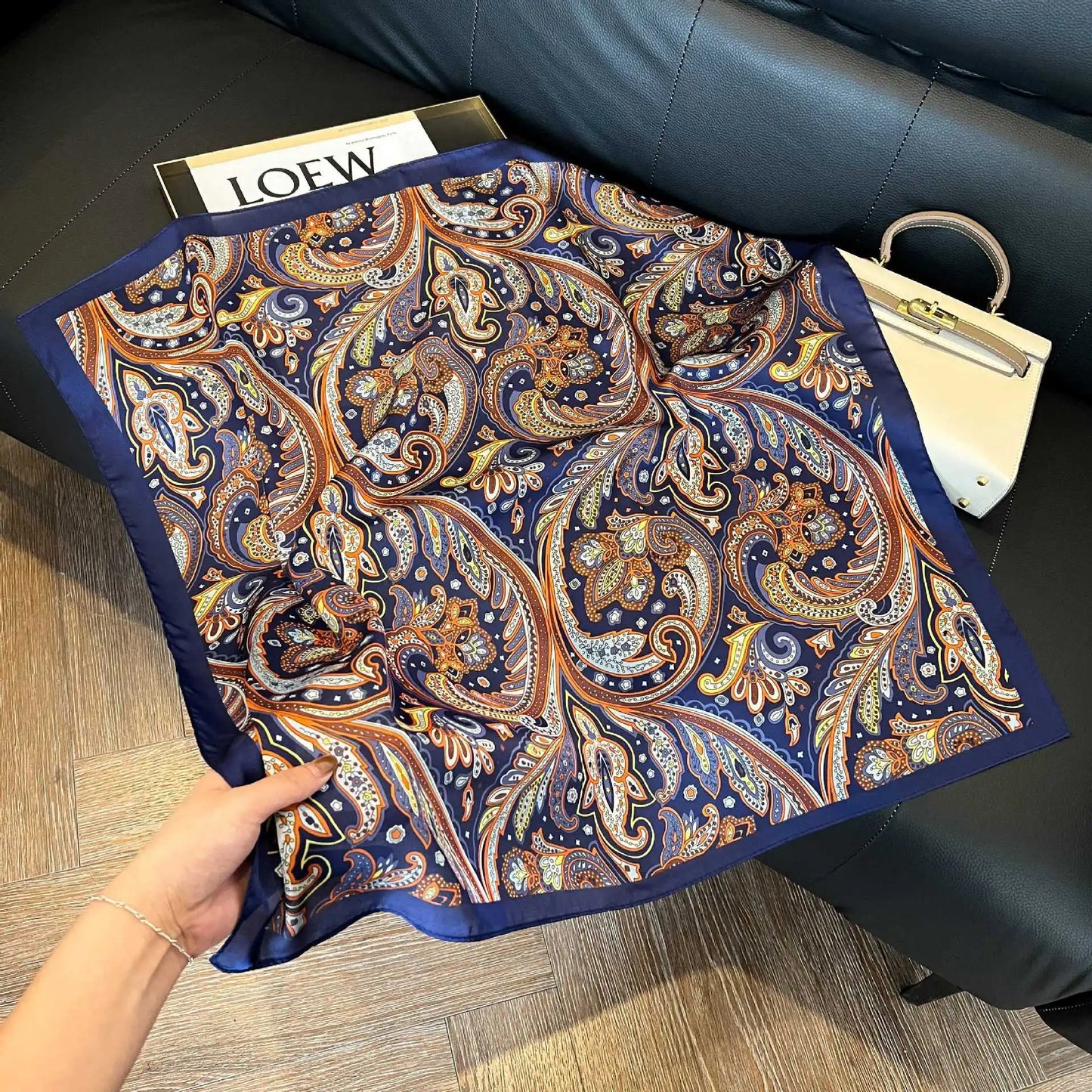 Pañuelo Elegante Tipo Seda Cuadrado para Mujer - Estilo Chic