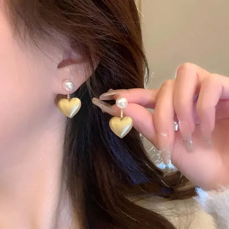 Aretes Colgantes Corazón Perlado – Estilo Romántico