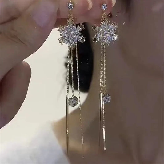 Aretes Copo de Nieve con Cristales – Estilo Largo y Sofisticado, Diseño Femenino
