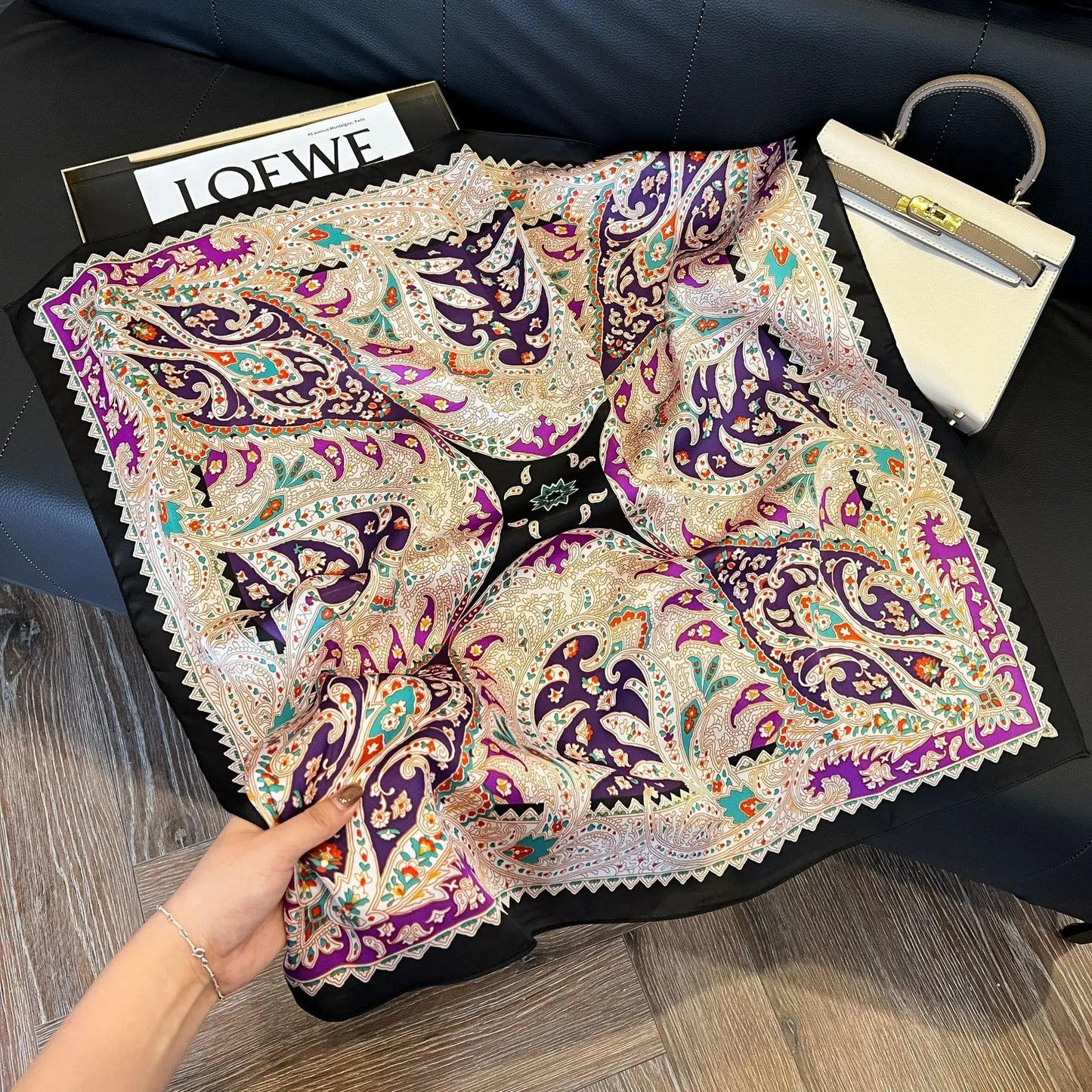 Pañuelo Elegante Tipo Seda Cuadrado para Mujer - Estilo Chic