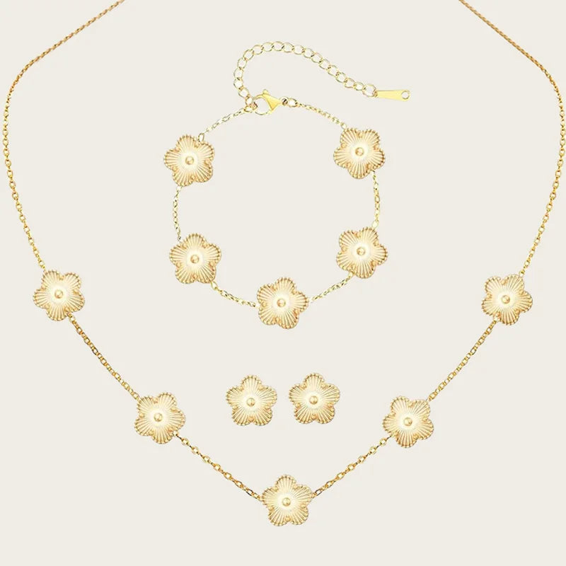 Set de Joyería Trébol Elegante – Collar, Pulsera y Aretes